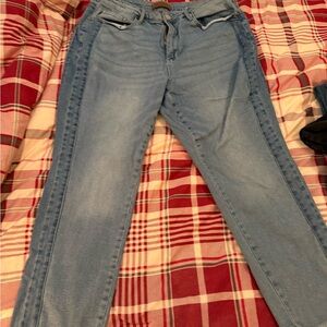 Judy Blue High Waist Vintage Wash w/Side Panel Detail and High Lo Frayed Hem.